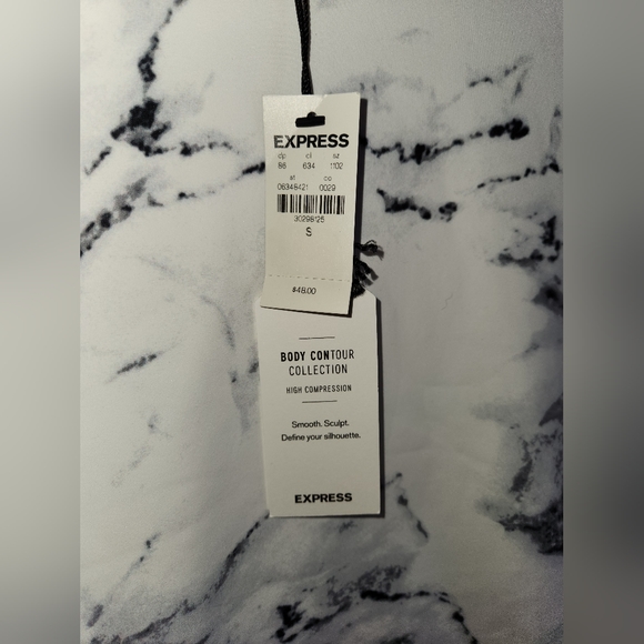 NWT Express Marble Body Contour Cropped T-Shirt Small - Picture 2 of 6
